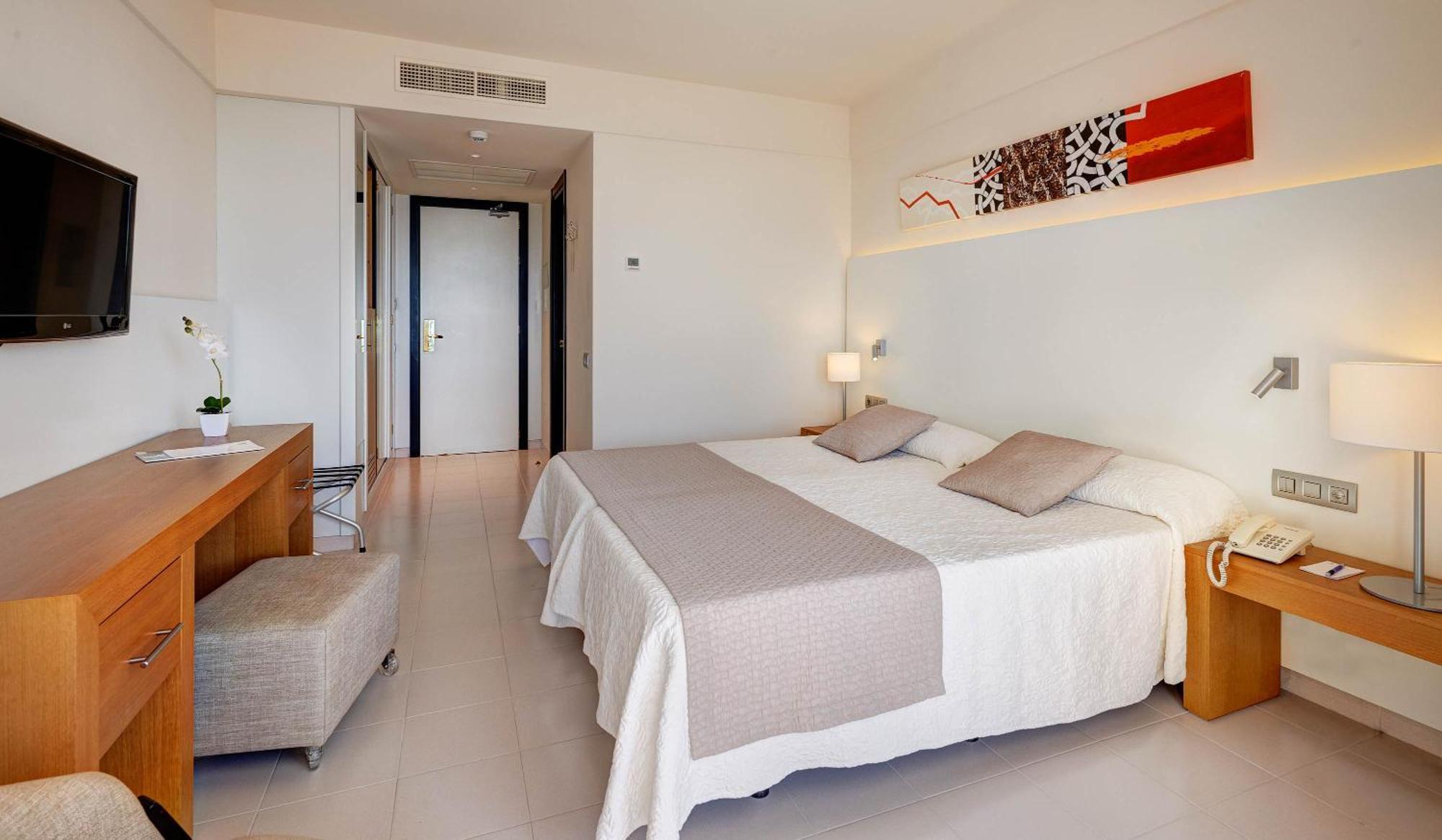 Chambre Double avec Balcon - Vue Latérale sur Mer